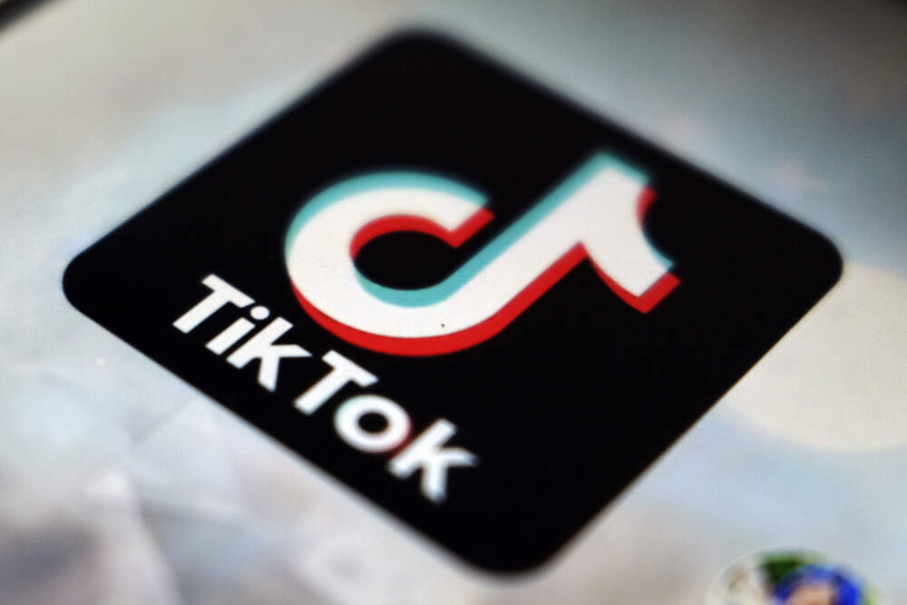 Public health experts want to slide into your TikTok feed — with the facts