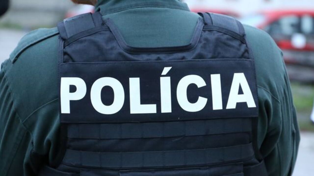 Manželku mal dlhodobo ponižovať a psychicky týrať pod vplyvom alkoholu. Kežmarskí policajti ho vzali do väzby