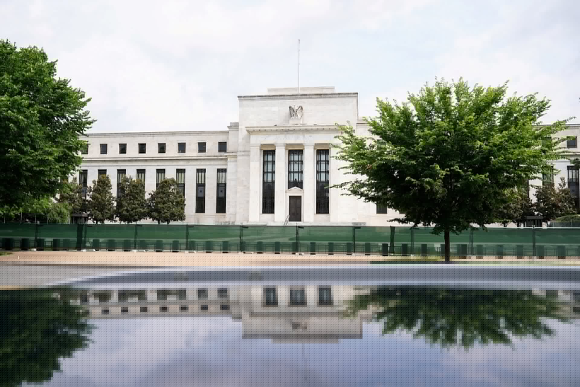 Federal Reserve: Αμετάβλητα αναμένονται τα επιτόκια – Διαφωνίες στο ΔΣ