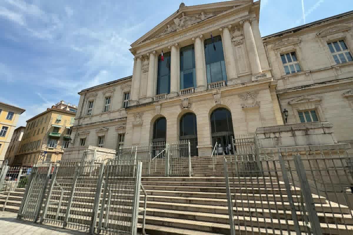 Il consultait de nombreuses vidéos pro-djihad et se dit favorable à la charia : le profil très inquiétant d’un jeune radicalisé de 18 ans, interpellé à Nice avec des munitions