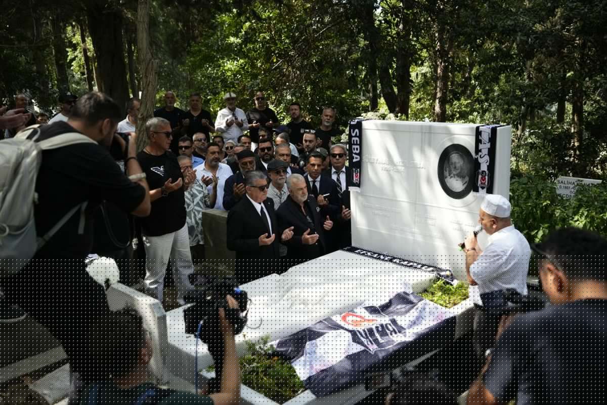 Süleyman Seba kabri başında anıldı