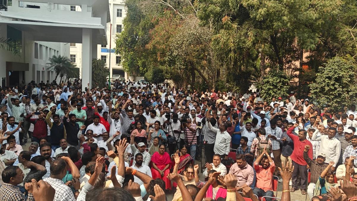 Power employees stage protest in support of demands