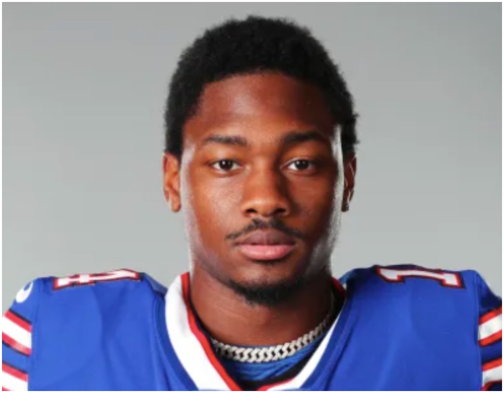 Stefon Diggs returns home, signs with Commanders