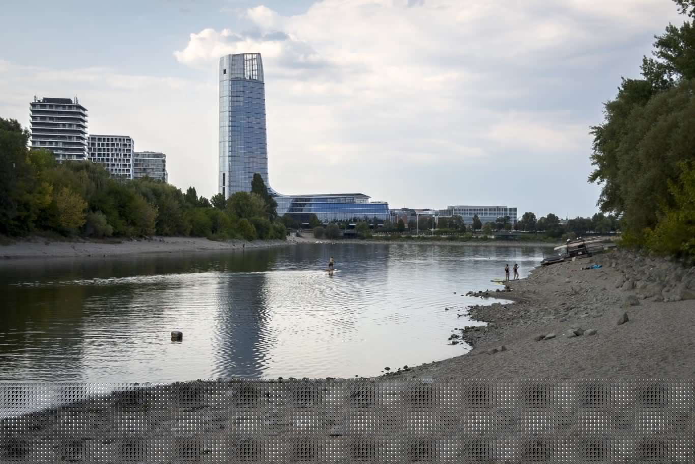 Hangyányit emelkedni kezdett a Duna vízszintje Budapestnél