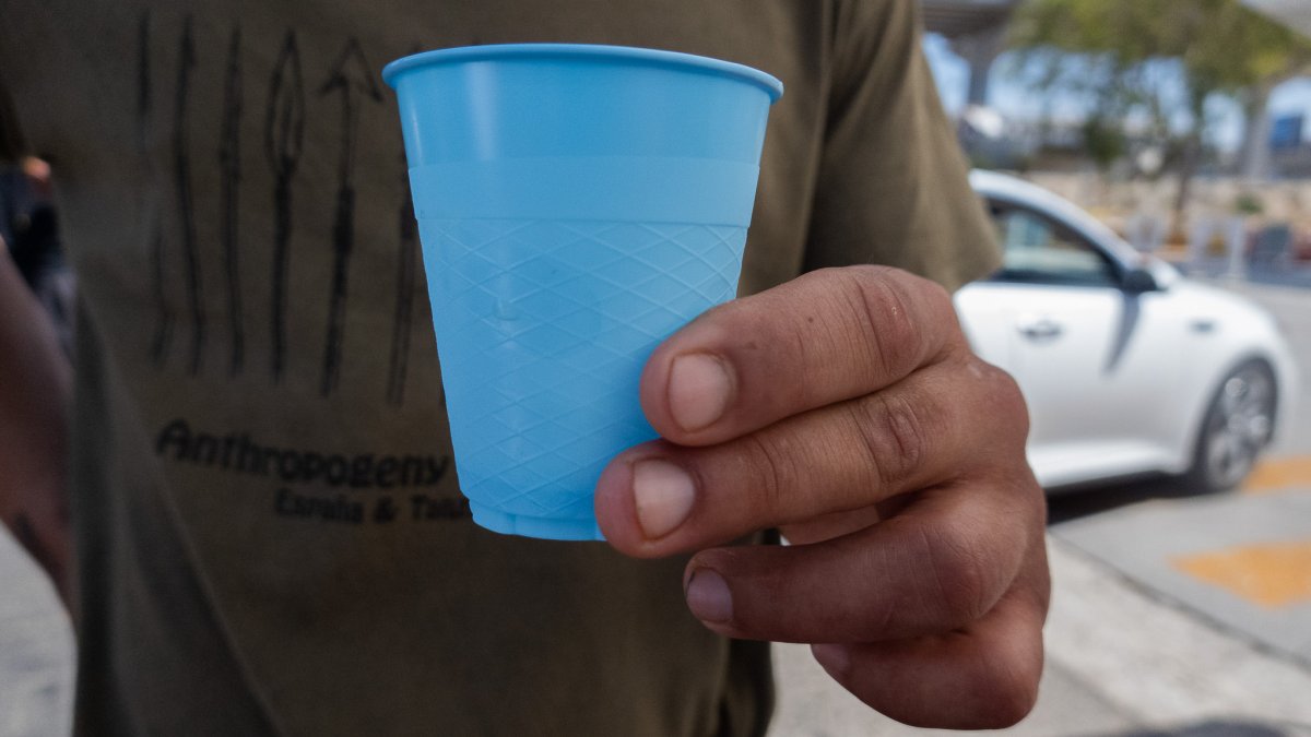 Instalan punto de hidratación en Tijuana para personas sin hogar ante ola de calor