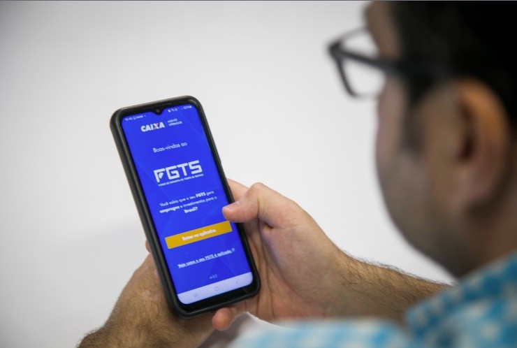 Lucro do FGTS começa a cair na conta, diz Caixa. Veja na calculadora quanto você vai receber