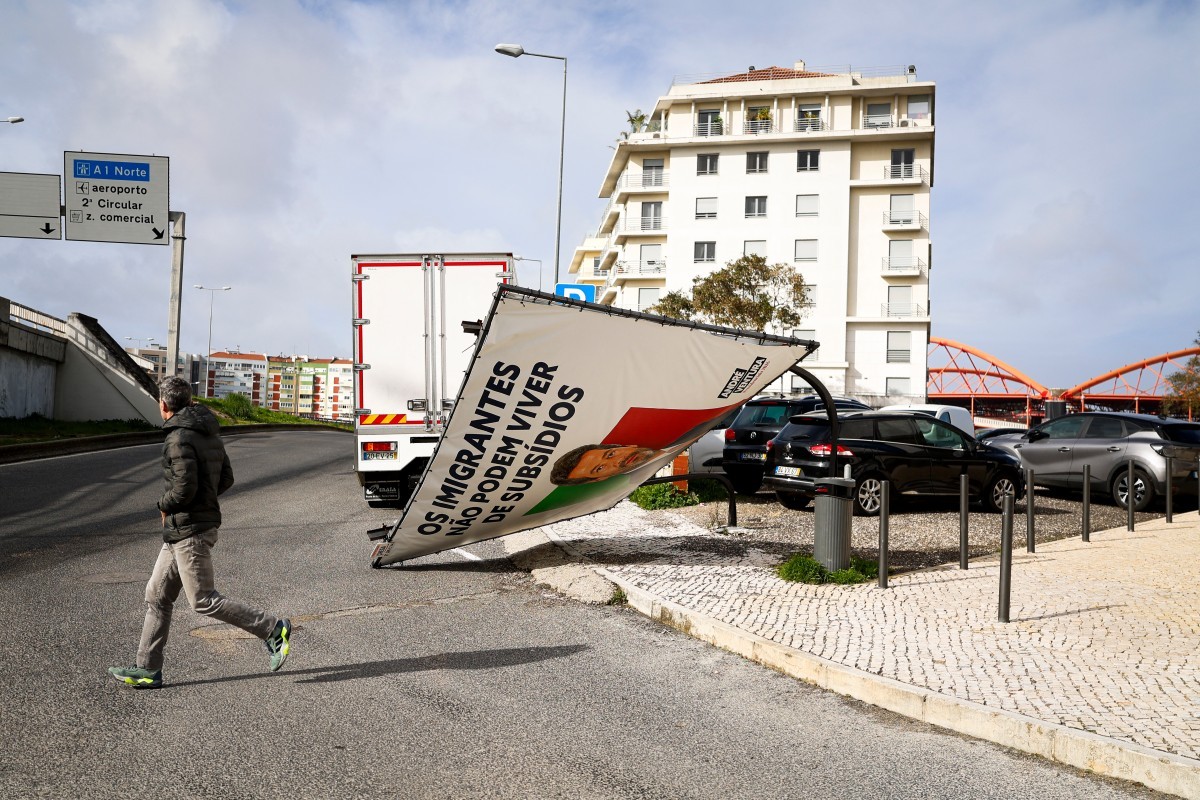 Chega a cinco o número de mortos após passagem da tempestade Kristin em Portugal; meio milhão estão sem energia
