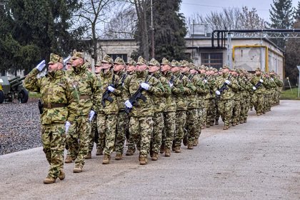Comment on Orbán cabinet to pay weapons bonus for military personnel months before the elections by Cigányország
