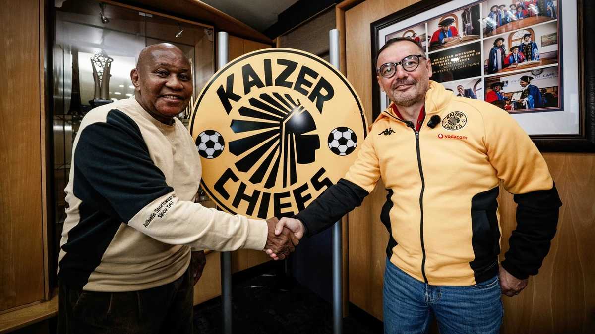 Kaizer Chiefs reportedly sign main transfer target from Premier Soccer League rivals