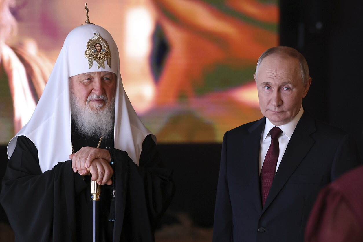 Maskvos patriarchas Kirilas parašė knygą apie „karo atperkamąją reikšmę“