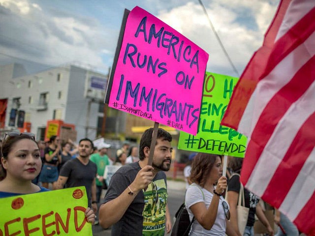 Rasmussen Poll: 60 Percent of GOP Voters Say Immigration Is ‘Very Important’ in Midte