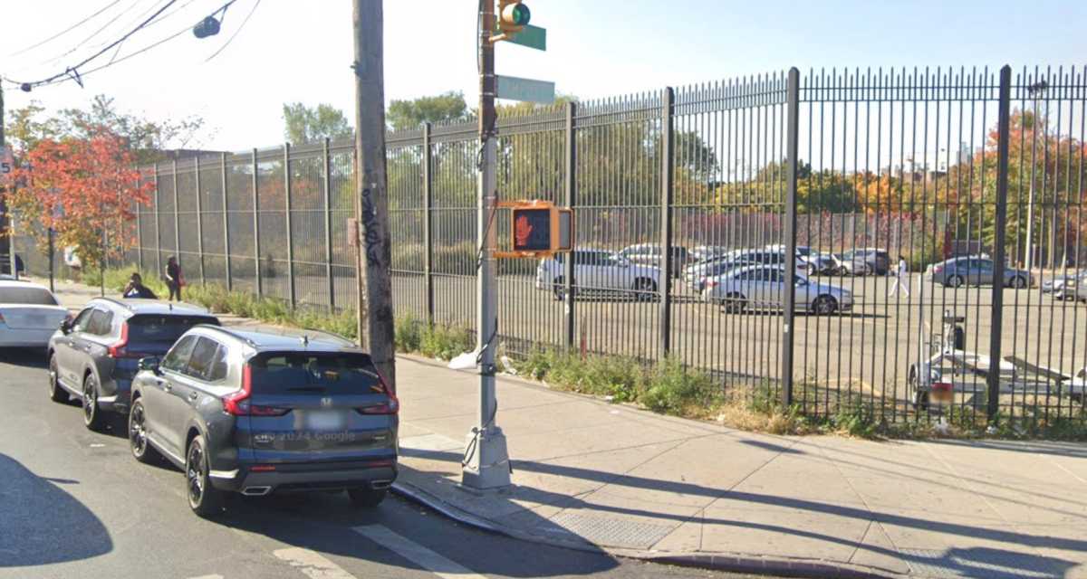 Mother and 4-year-old daughter hospitalized after Brooklyn chain-reaction collision