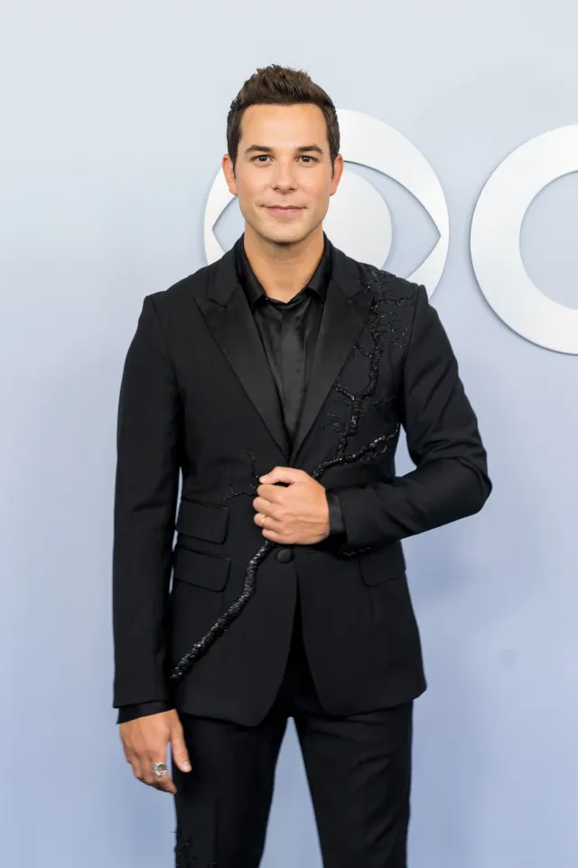 Skylar Astin