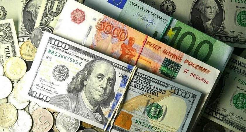 Юань обновил рекорд, а&nbsp;рубль продолжил падение: курс валют на&nbsp;11&nbsp;августа