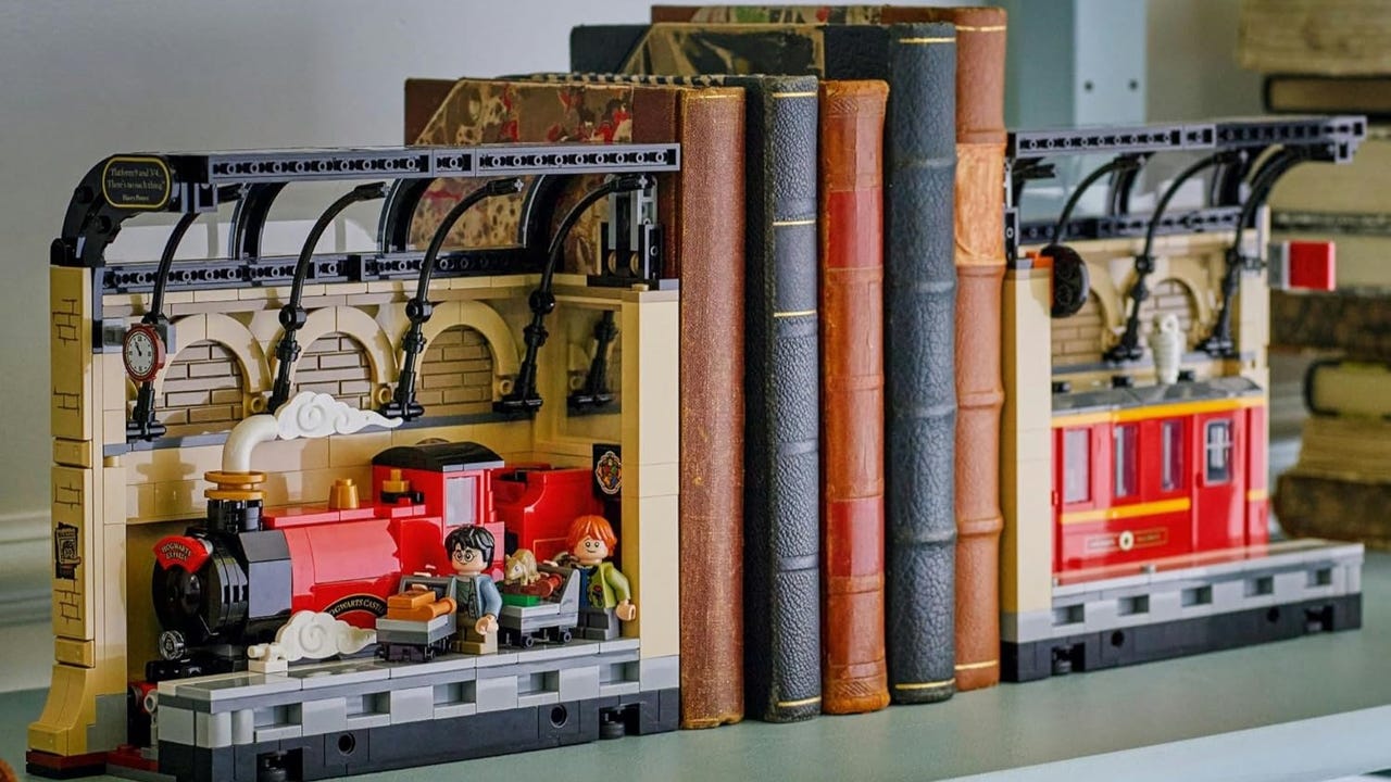 The LEGO Hogwarts Express Book Nook Drops to Its Lowest Price Ever at Amazon