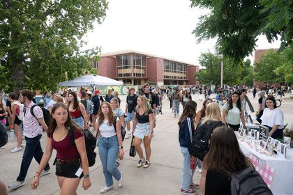 Freshmen, seniors: Win prizes for participating in national student survey