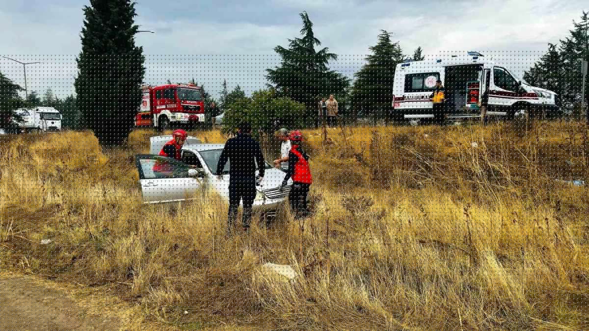 Balıkesir'de Yağış Nedeniyle Otomobil Şarampole Uçtu