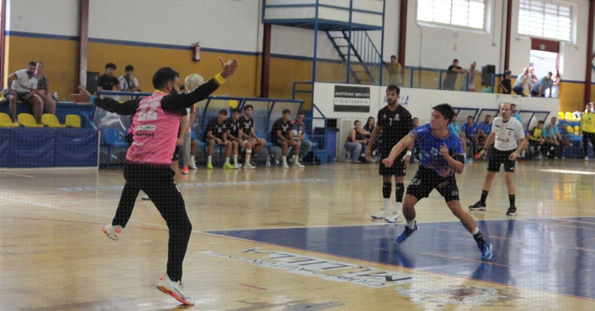 El BM Ciudad de Algeciras sufre en Melilla su primera derrota del curso (28-26)