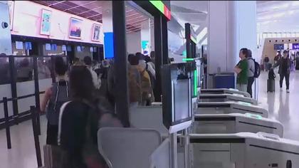 Labor Day Weekend travelers face airport crowds from Atlanta to Chicago