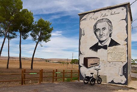 Un murale di Giovanni Roppo ricorda l’imprenditore Pietro Antonio Maggi
