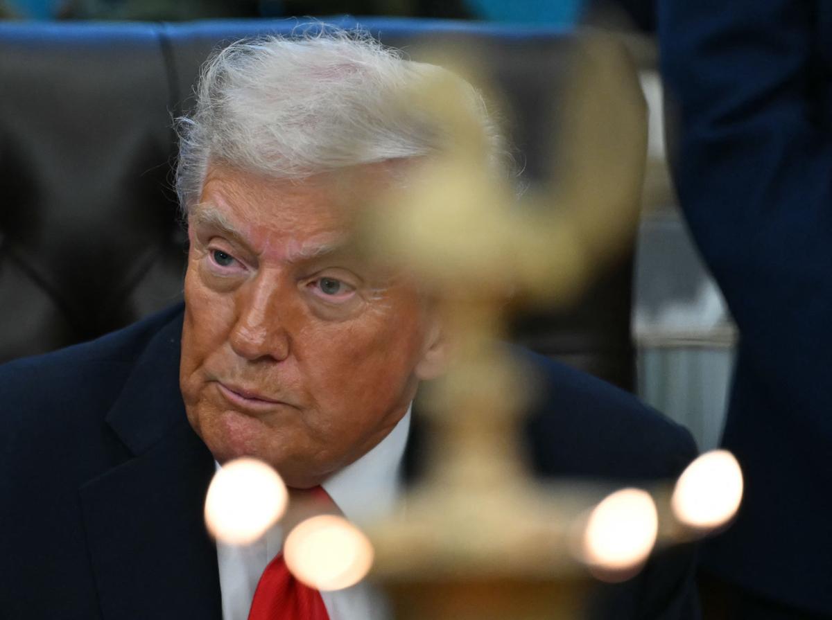 Trump suggère que le ministère de la Justice le rembourse pour des enquêtes passées et réclame 230 millions de dollars
