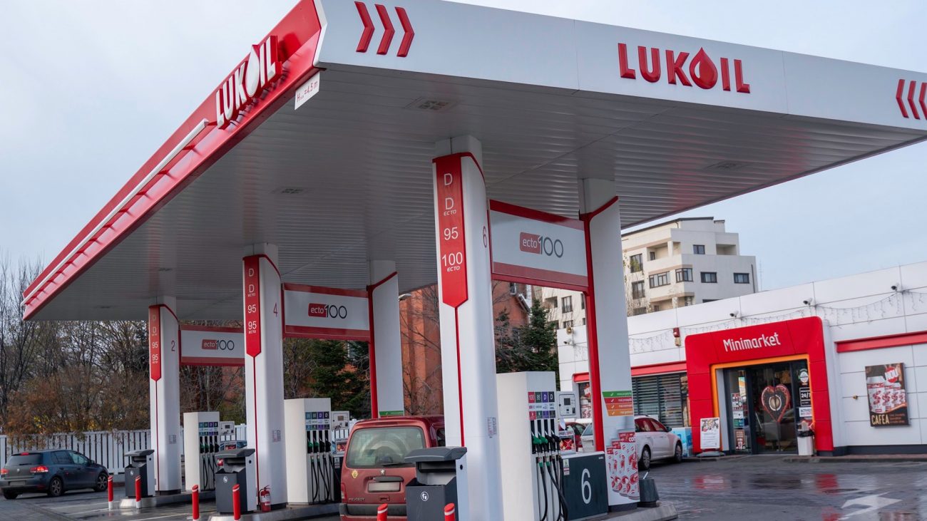 Activele Lukoil din România ar putea fi preluate de americani