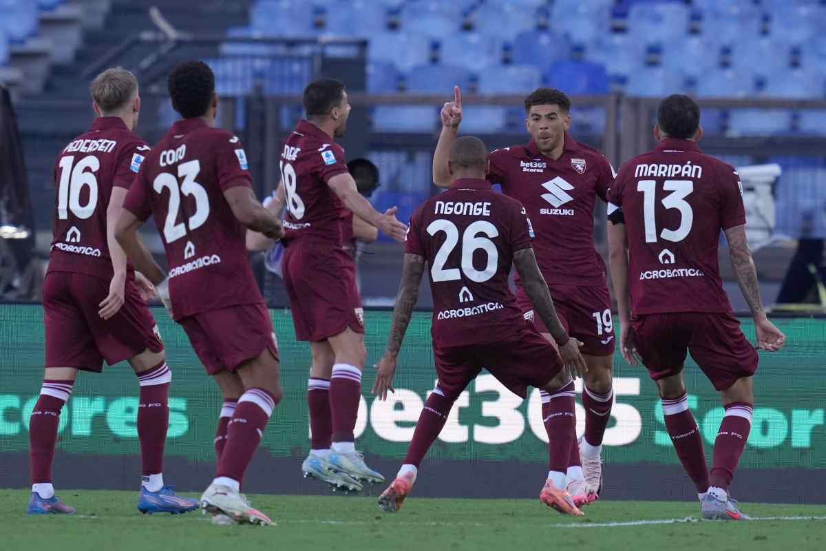 Lazio-Torino 3-3 tra rissa, rigore e Var. E il Lecce passa a Parma