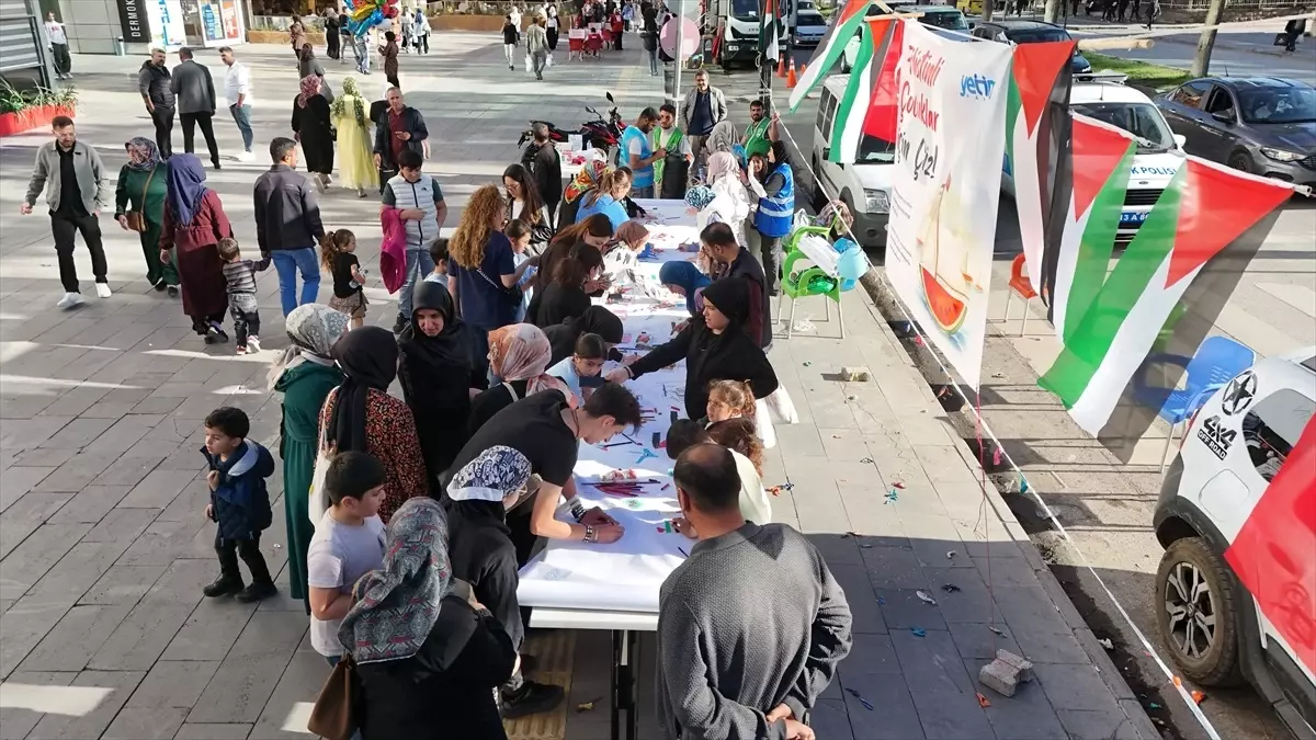 Bitlis'te Filistinli Çocuklar İçin Çiz Etkinliği Düzenlendi