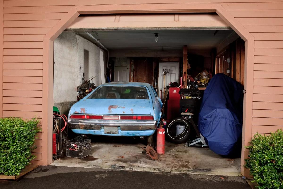 The Ultimate ’80s Garage Checklist: Things We All Had