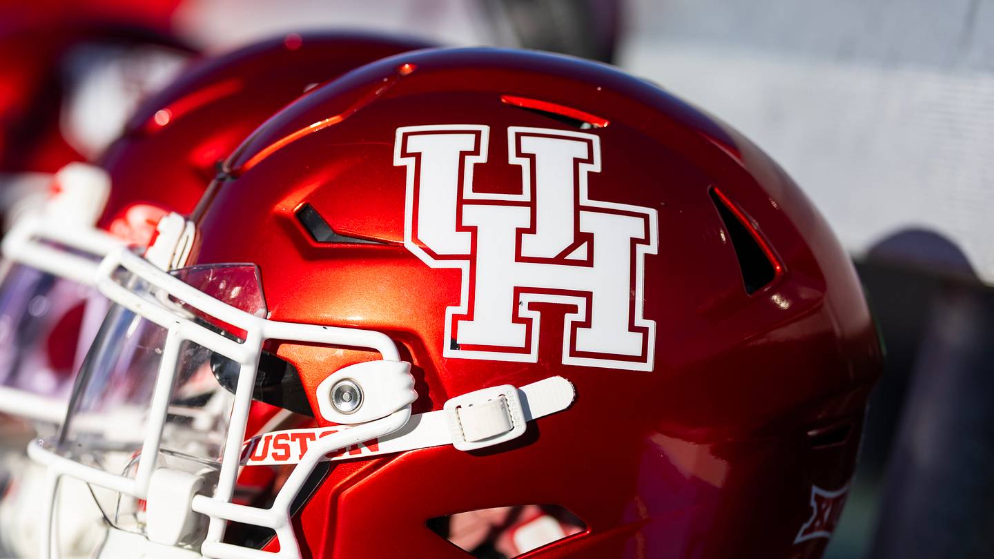 Houston's Anthony Boswell Named to Rimington Trophy Preseason Watch List