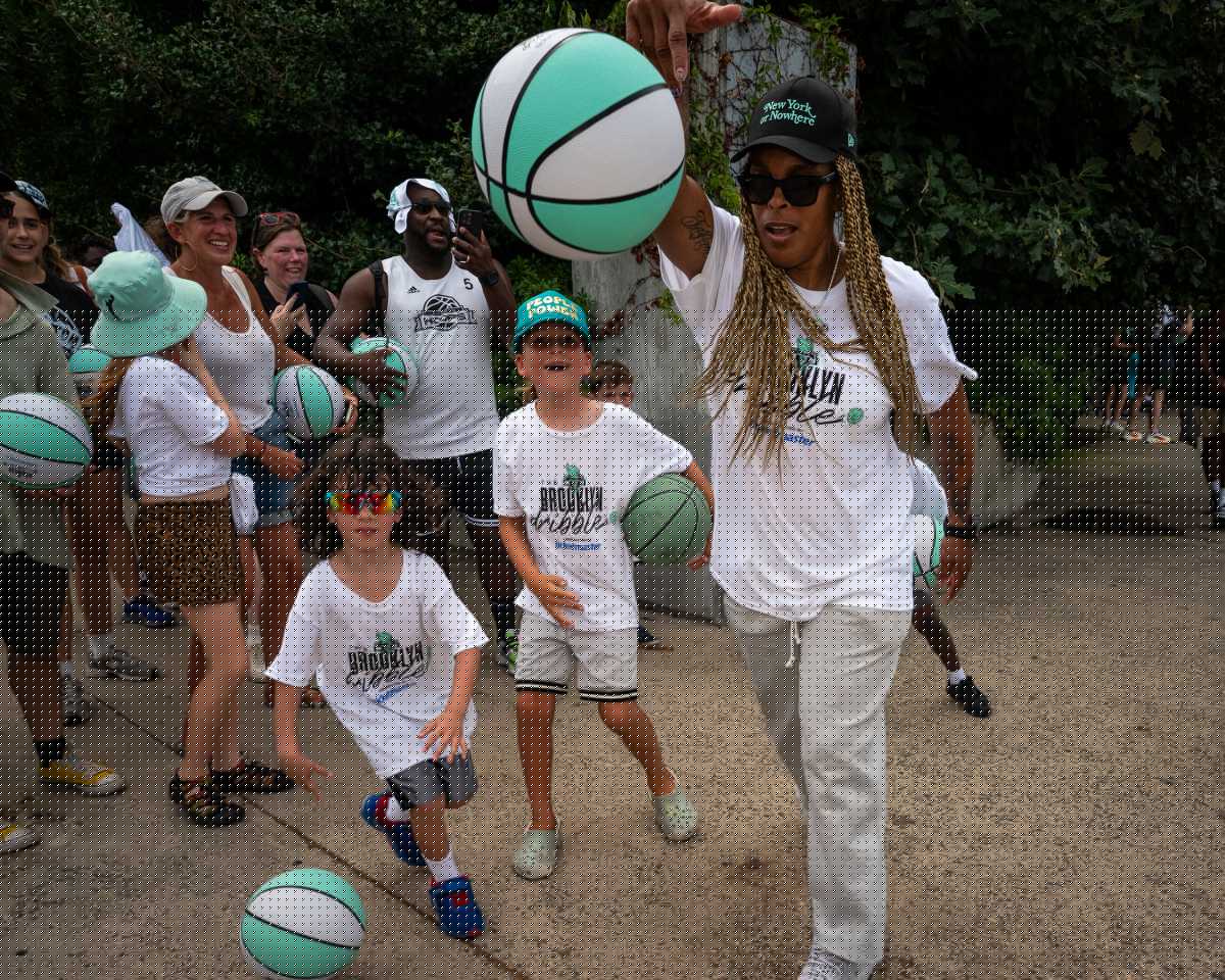 New York Liberty legends, fans celebrate 30 years of WNBA history at Brooklyn Dribble