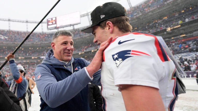 What Mike Vrabel said about Drake Maye’s shoulder injury