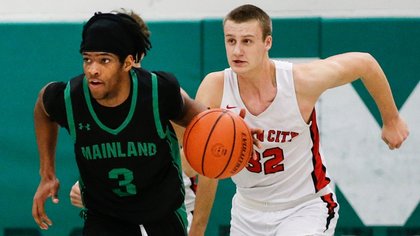 Mainland outlasts Wildwood Catholic as Rowell scores 14 -- Boys basketball recap