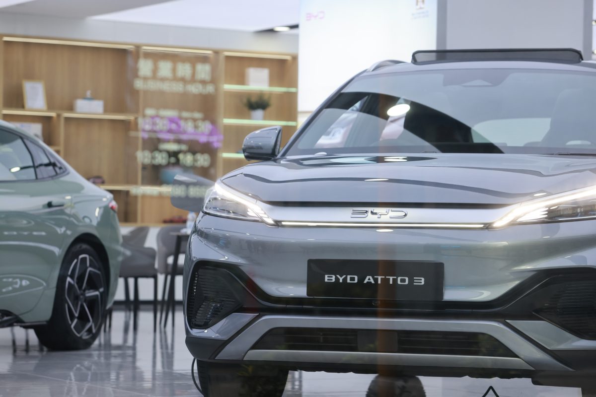 As Starmer heads to China, Brits rush to by Chinese EVs
