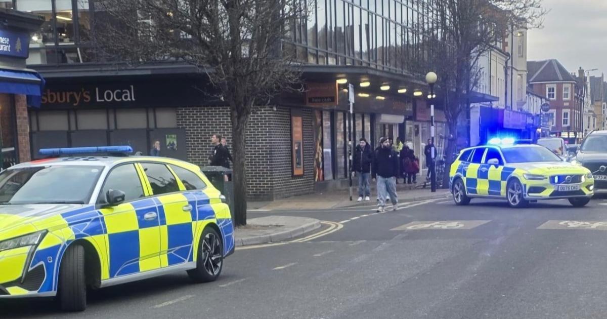 Huge police presence in key Oxford road AGAIN after dramatic arrest
