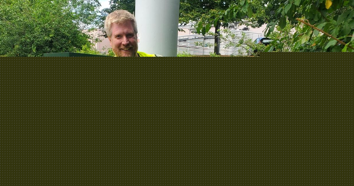 Vigilante hedge trimmers warning over 'dangerous' path