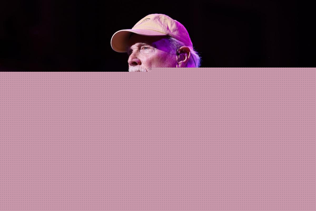 Beach Boys Suddenly Pause Tour