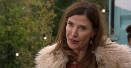 EastEnders fans 'work out' Bea's dark plan for Honey as she targets new character