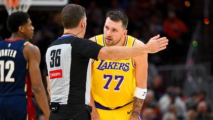 VIDÉO NBA. La star des Los Angeles Lakers, Luka Doncic, frôle la grave blessure à cause du… parquet