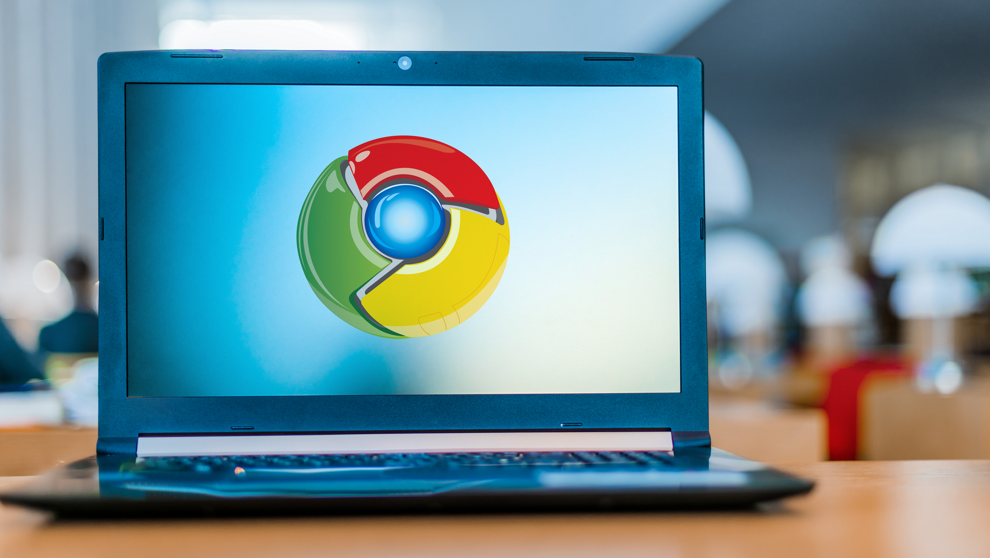 Google aduce AI-ul direct în Chrome printr-o bară laterală dedicată și testează funcții de navigare automată