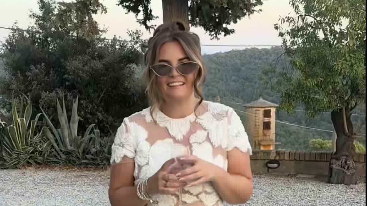 Bride, 36, who was jilted by her fiancé just a WEEK before their wedding in Italy carries on solo with her nuptials - to celebrate 'dodging a divorce'