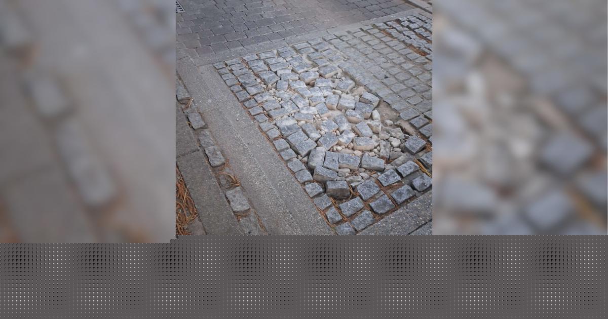 Concerns raised as cobbles come loose on Ravenswood speed humps