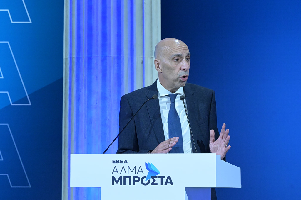 Greek Economy Faces Rising Risks, Athens Chamber Says