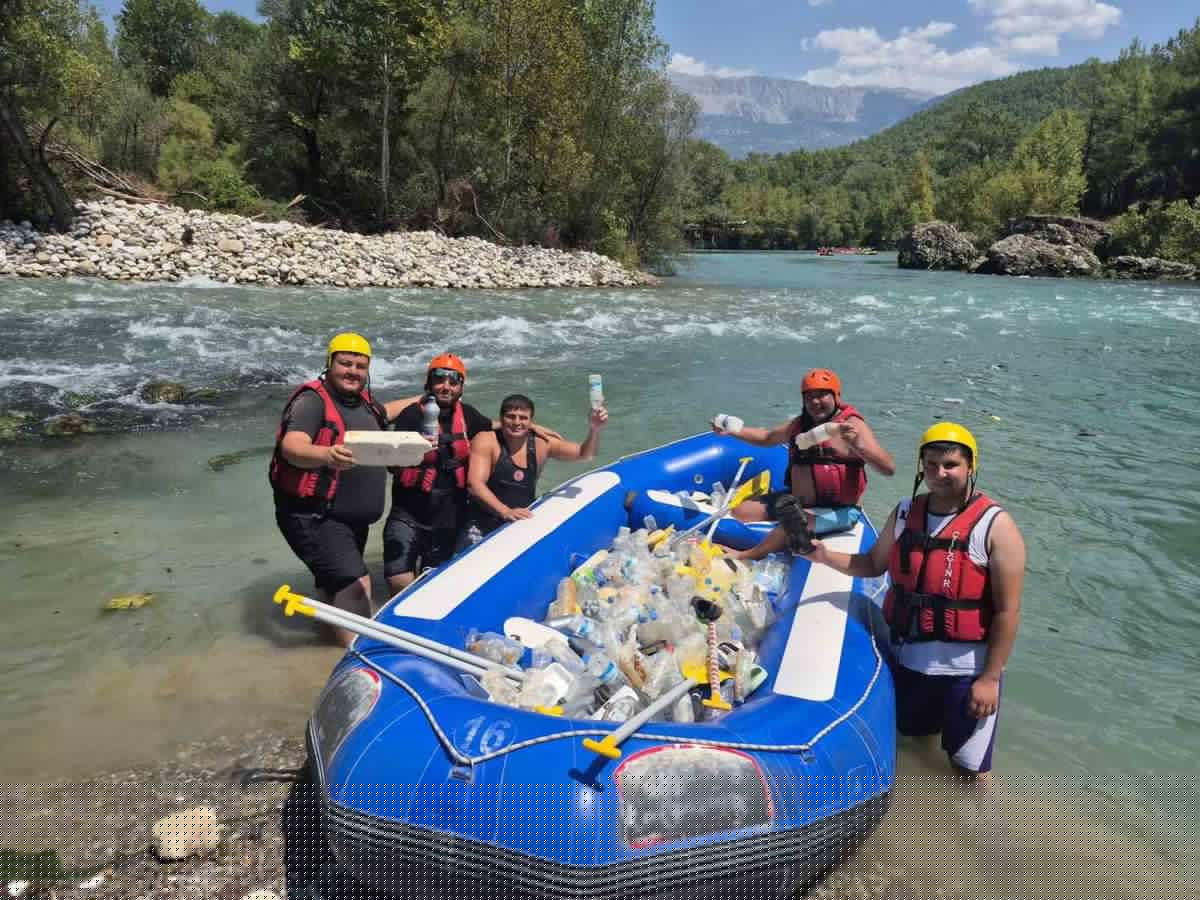 Rafting Rehberlerinden Beşkonak'a Örnek Temizlik