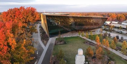 New medical school blends art and science in doctor training
