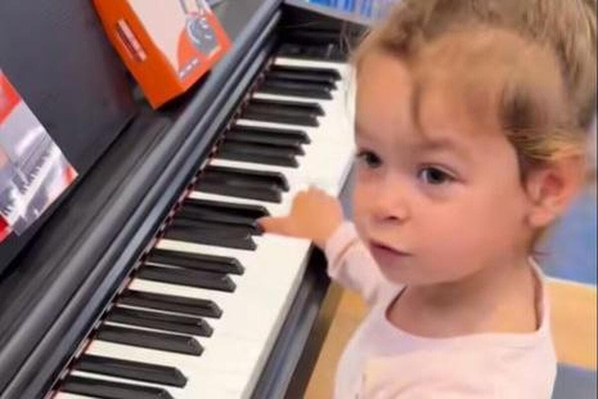 « Je voudrais juste pouvoir grandir auprès de ma maman » : l’appel au secours de la petite Julia, 3 ans, pour trouver un donneur de moelle osseuse