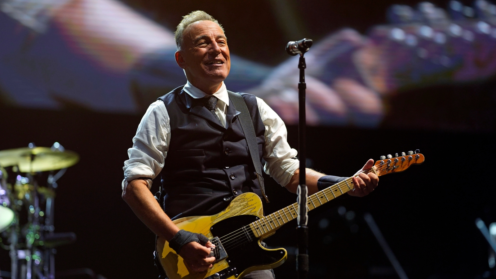 Bruce Springsteen sings out against President Trump in 'Streets of Minneapolis'