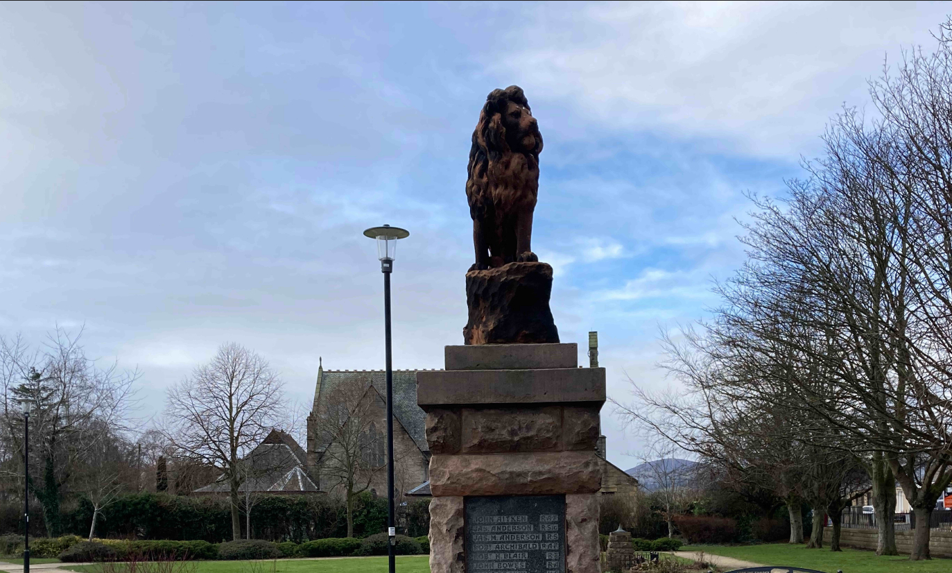 Stone lion that sits on top of a Midlothian war memorial is to be replaced.