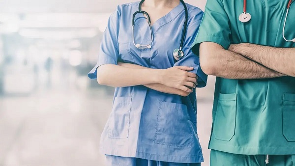 Case e ospedali di comunità, ‘mancano 20mila infermieri’. Sindacati, ‘edifici senza professionisti, riforma a rischio’.