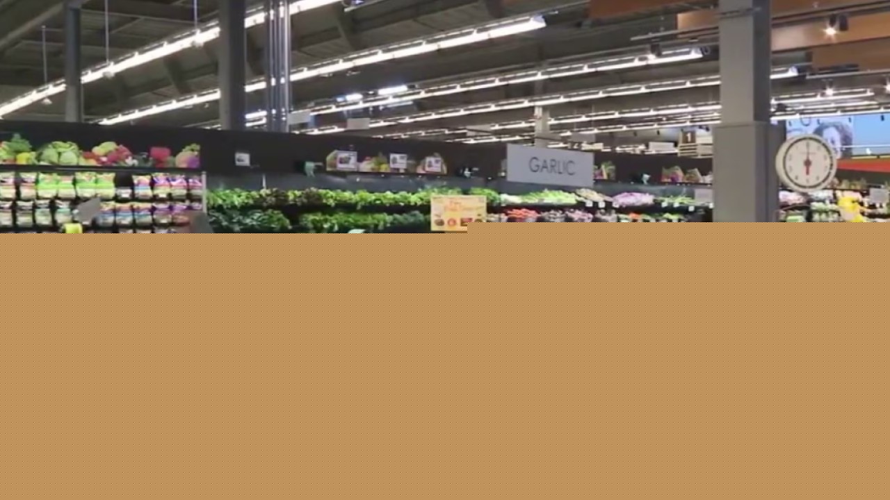 Free grocery store rides available for Chicago seniors after Save A Lot closures | ChicagoLIVE